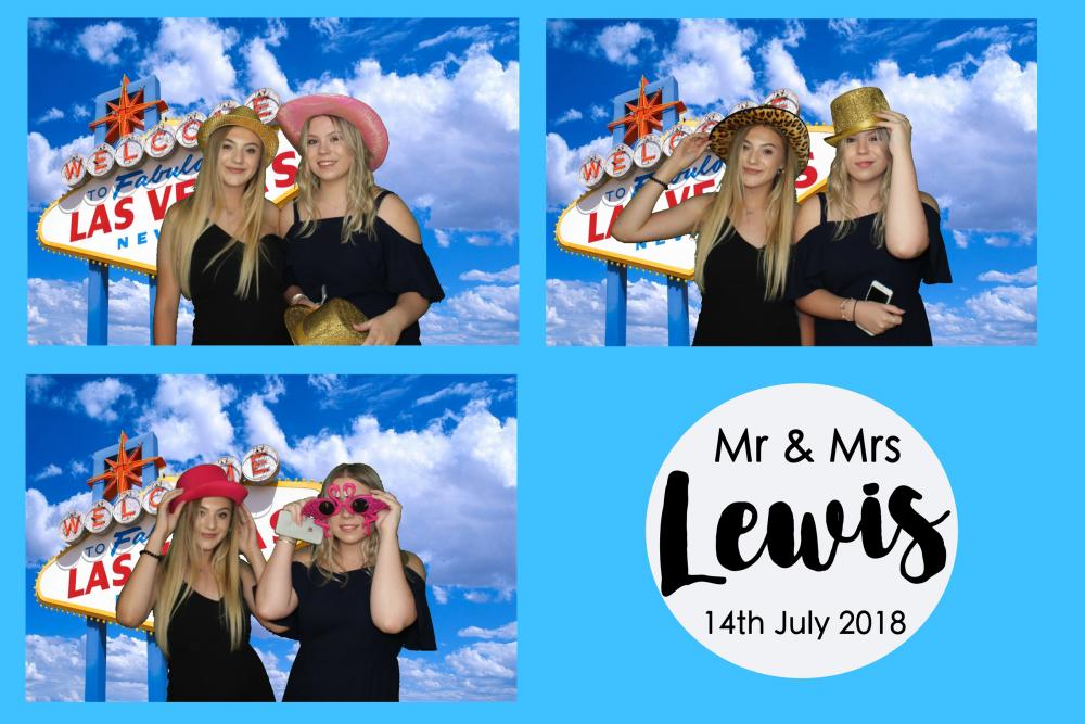 Mr & Mrs Lewis's Wedding | View more photos from the event at images.mobile-photo-booth.com/u/MobilePhotoBoothUK/Mr-Mrs-Lewiss-Wedding
